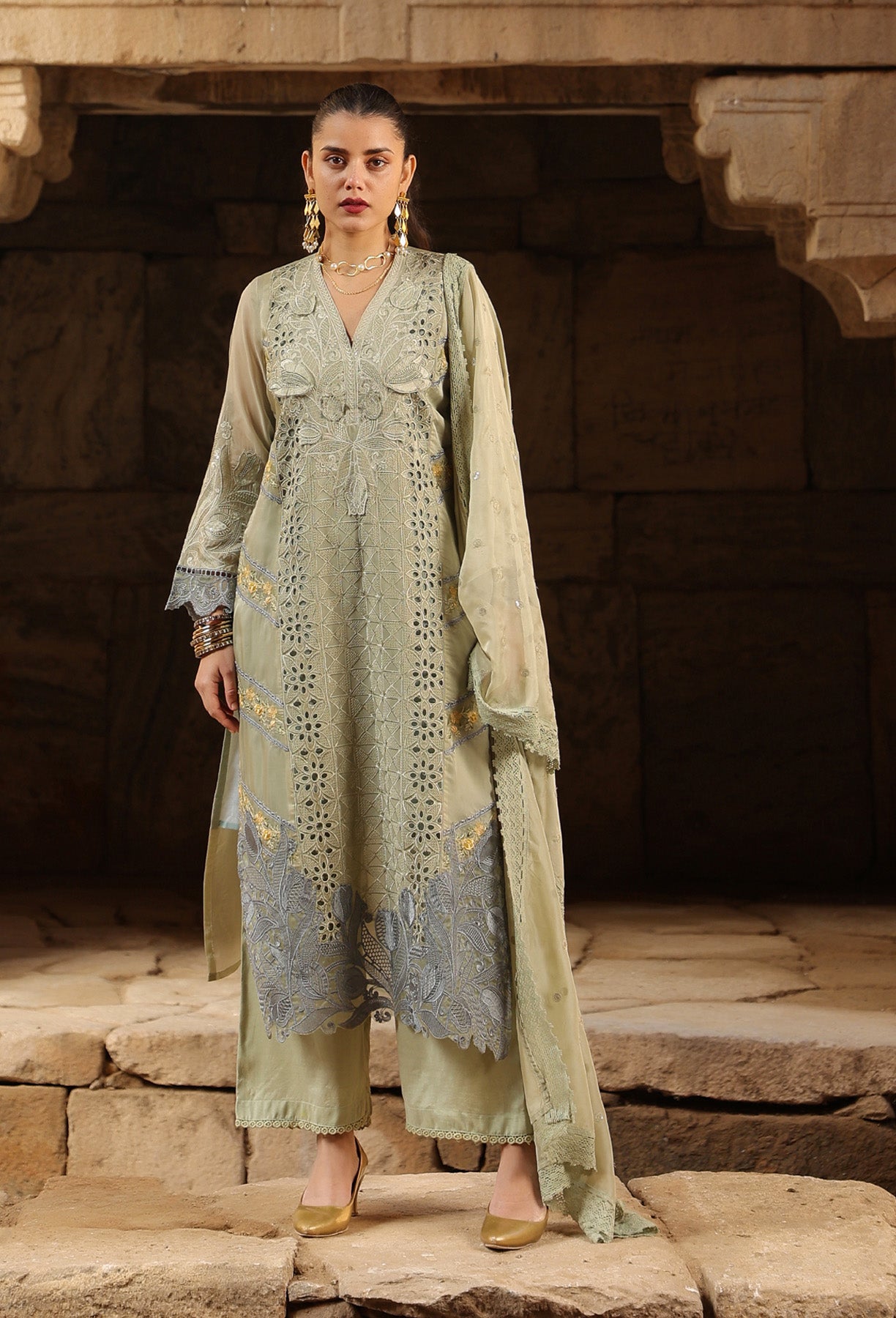 GREEN ORGANZA STRAIGHT KURTA WITH PANT AND DUPATTA