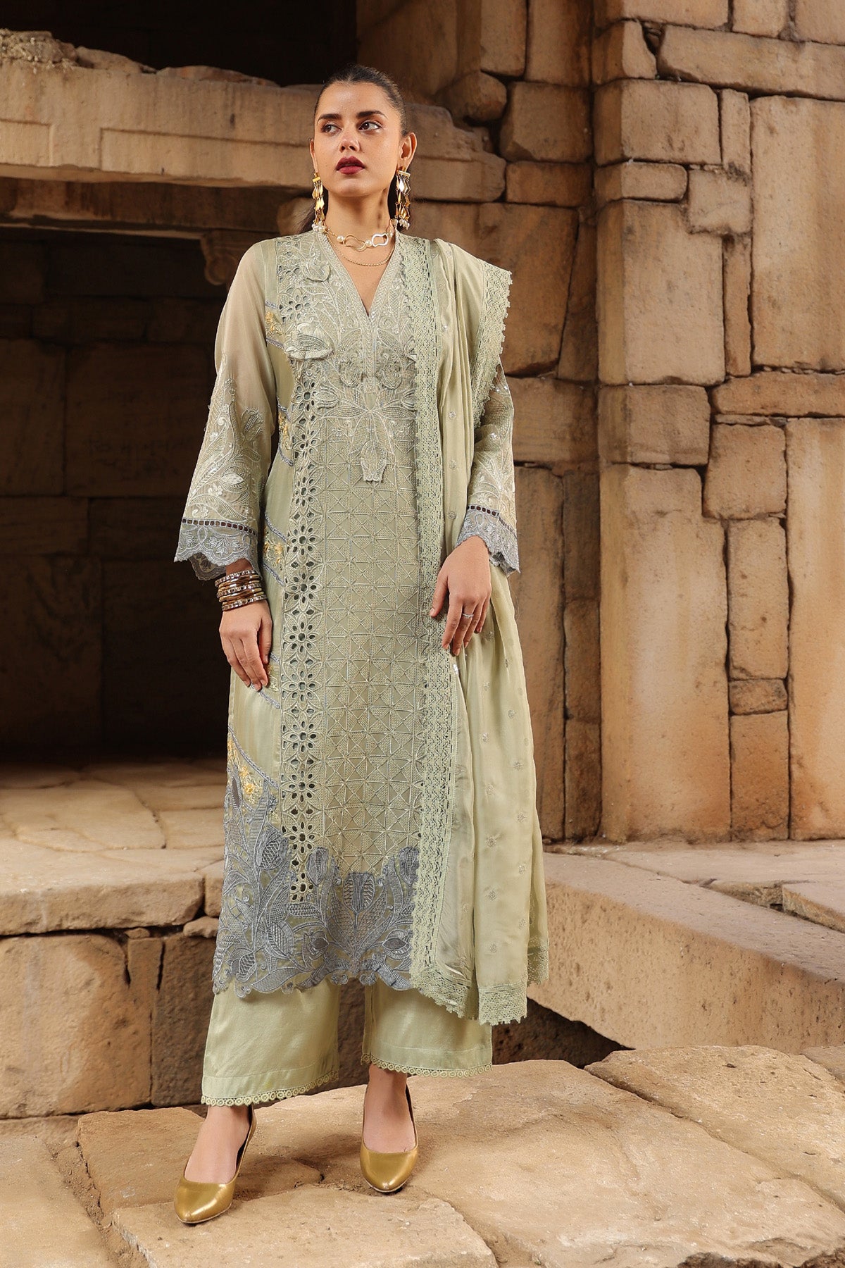 GREEN ORGANZA STRAIGHT KURTA WITH PANT AND DUPATTA