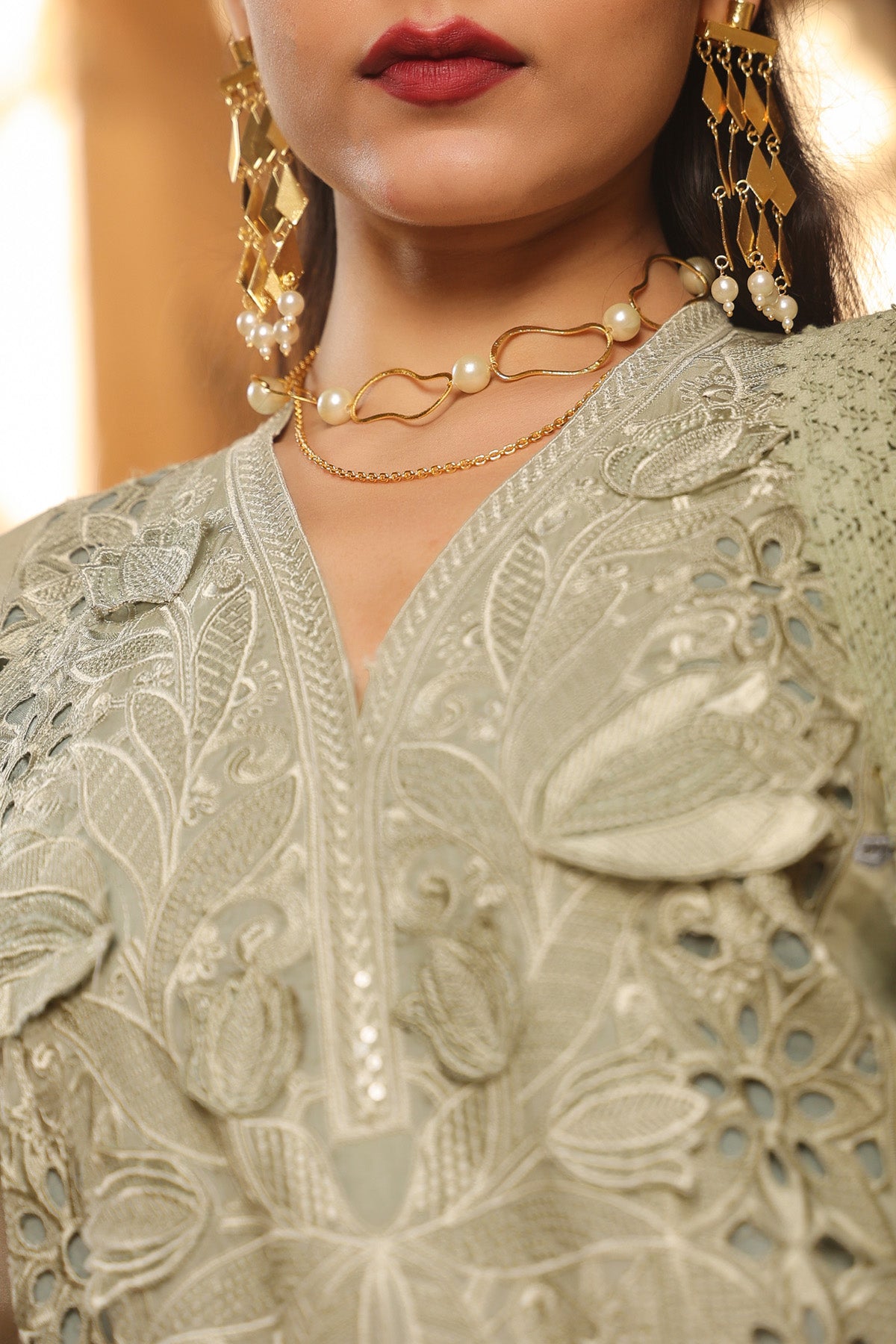 GREEN ORGANZA STRAIGHT KURTA WITH PANT AND DUPATTA