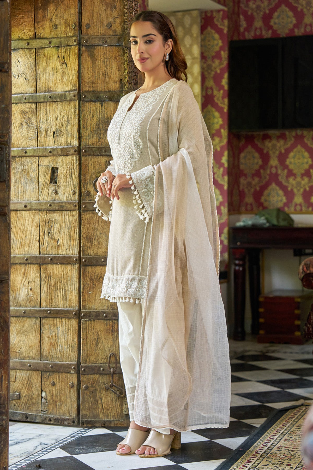 Off white jute embroidered Farshi Suit Set With Dupatta