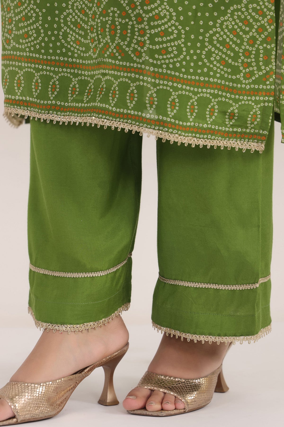 Green Crepe Silk Embroidered Kurta Set With Dupatta
