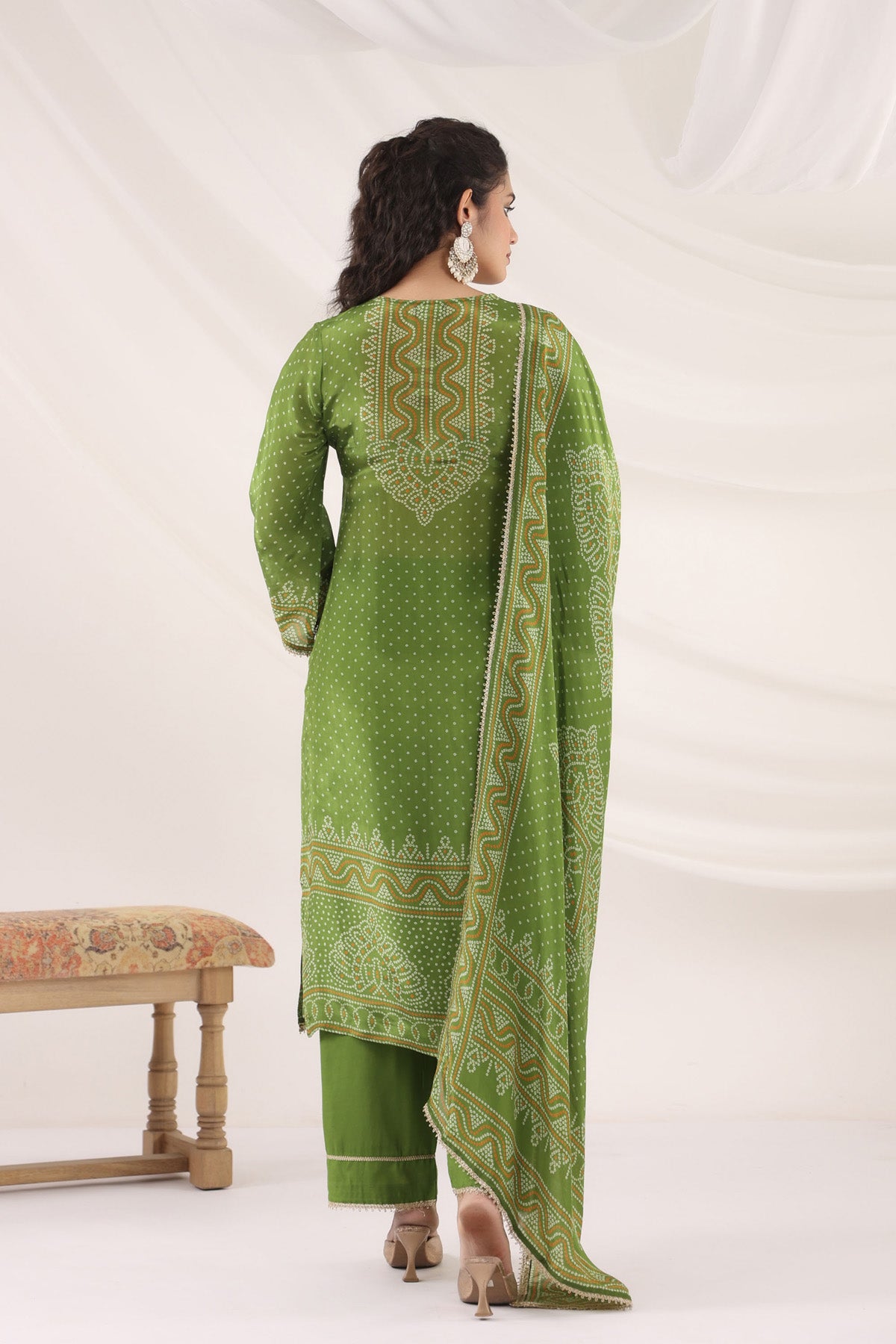 Green Crepe Silk Embroidered Kurta Set With Dupatta