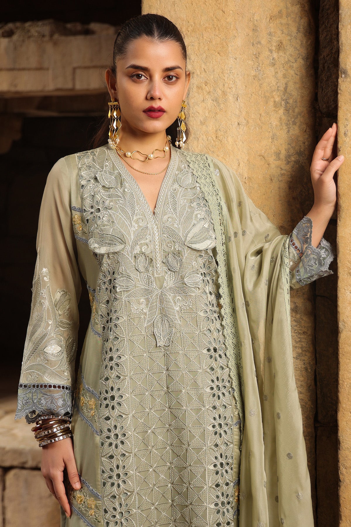 GREEN ORGANZA STRAIGHT KURTA WITH PANT AND DUPATTA