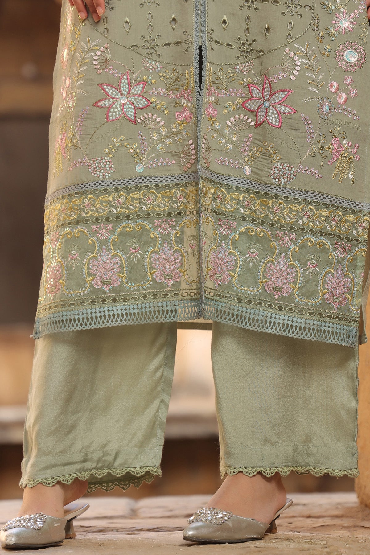 GREEN MUL CHANDERI STRAIGHT KURTA WITH PANT AND DUPATTA