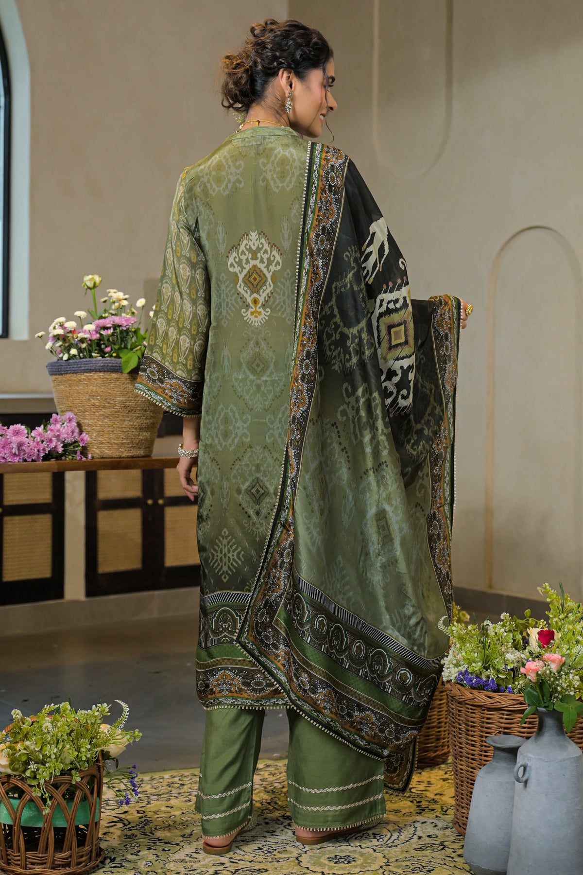 Green Crepe Silk Embroidered Kurta Set With Dupatta