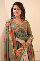 Green Muslin Embroidered Floral Side Slit Kurta With Pants And Dupatta