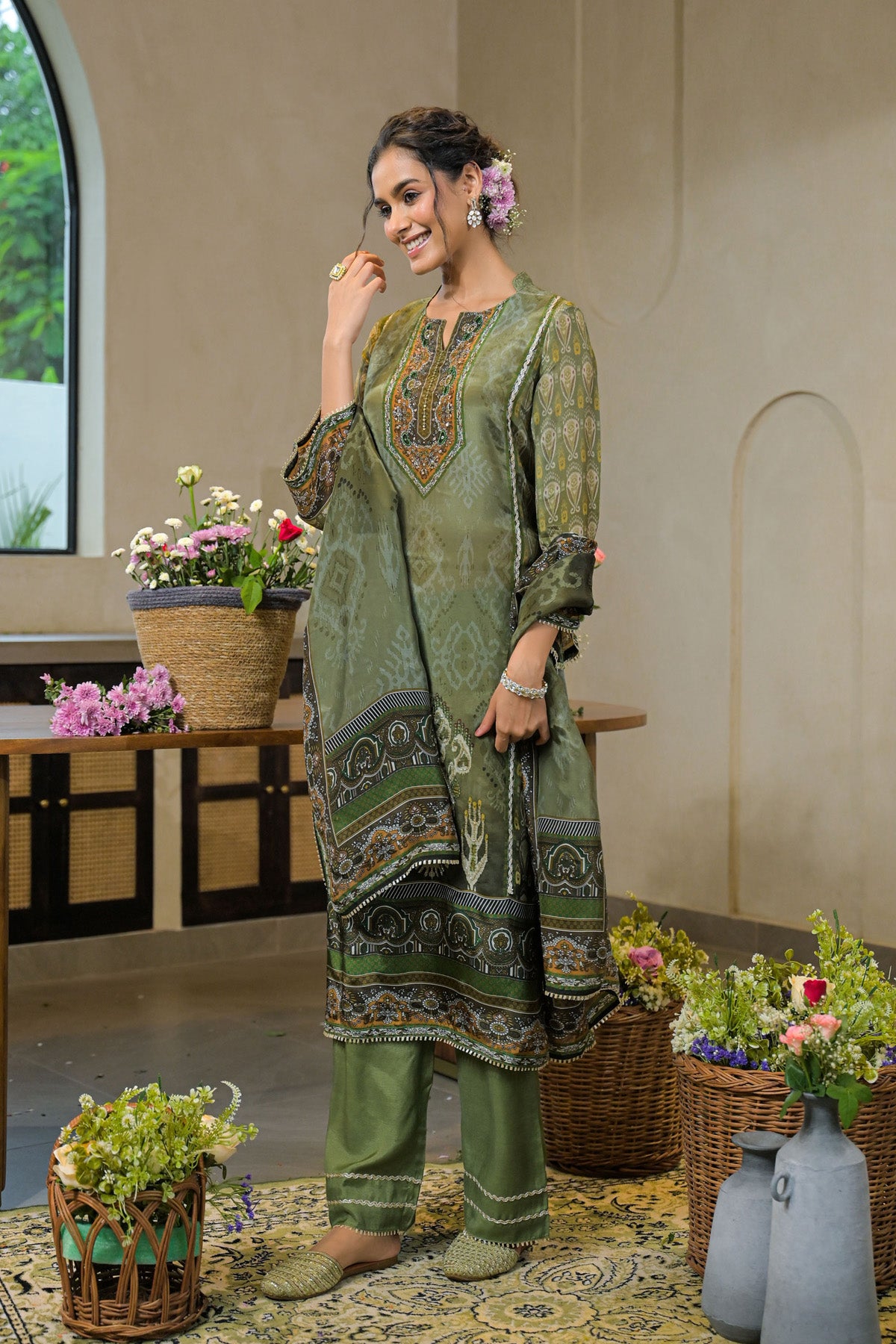 Green Crepe Silk Embroidered Kurta Set With Dupatta