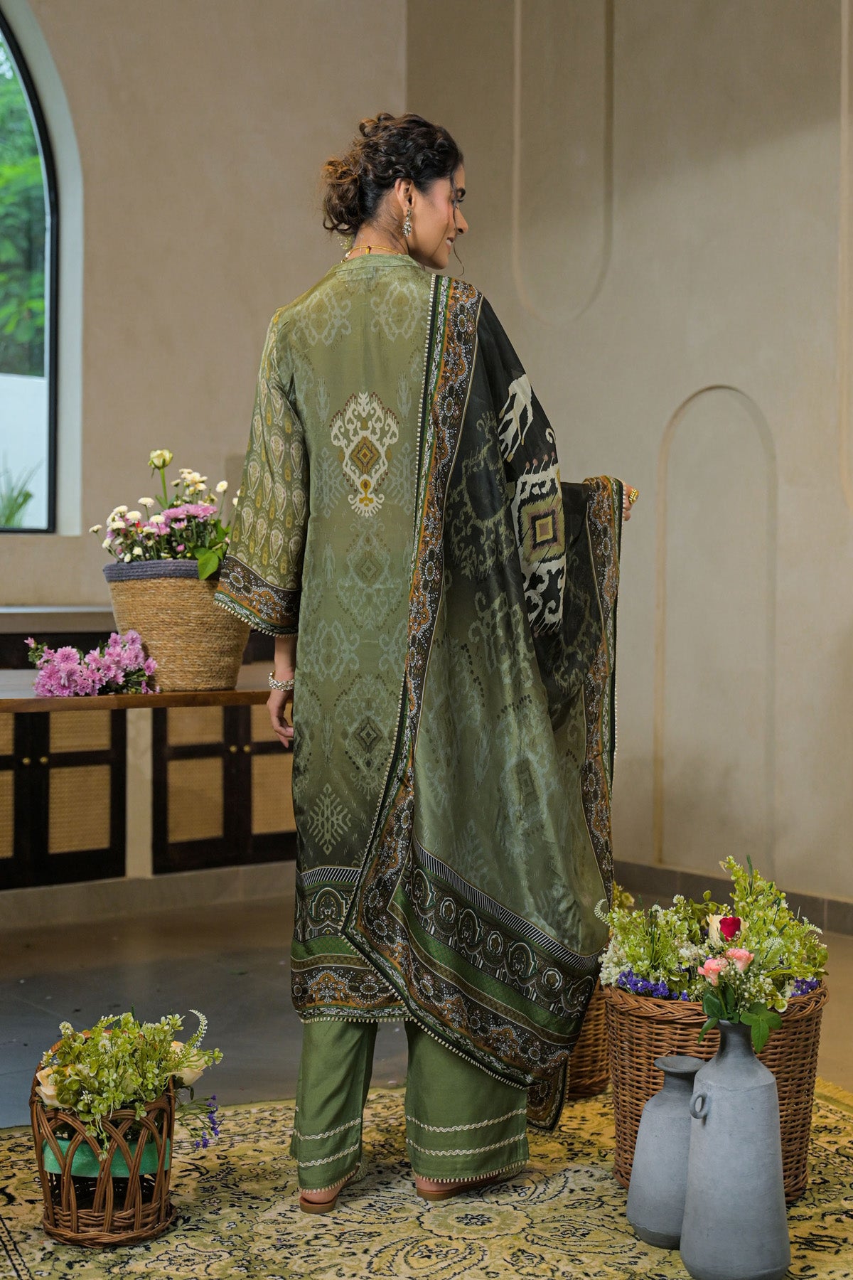 Green Crepe Silk Embroidered Kurta Set With Dupatta