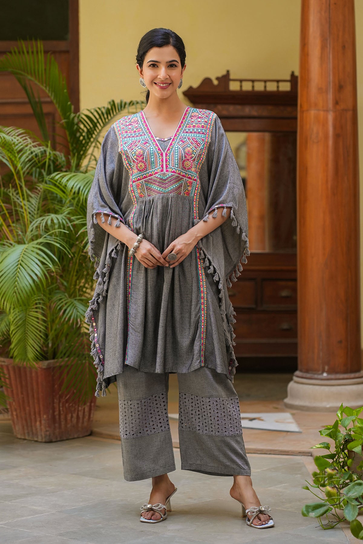 Grey Embroidered Kaftan Set With Purse