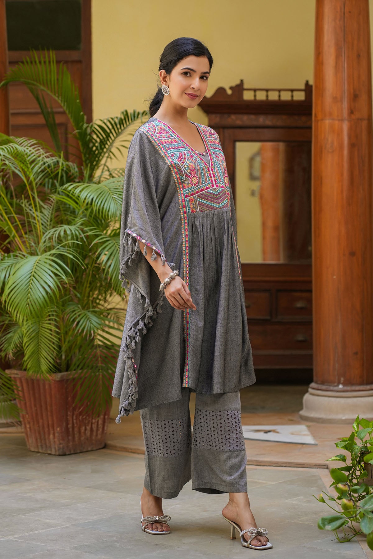 Grey Embroidered Kaftan Set With Purse