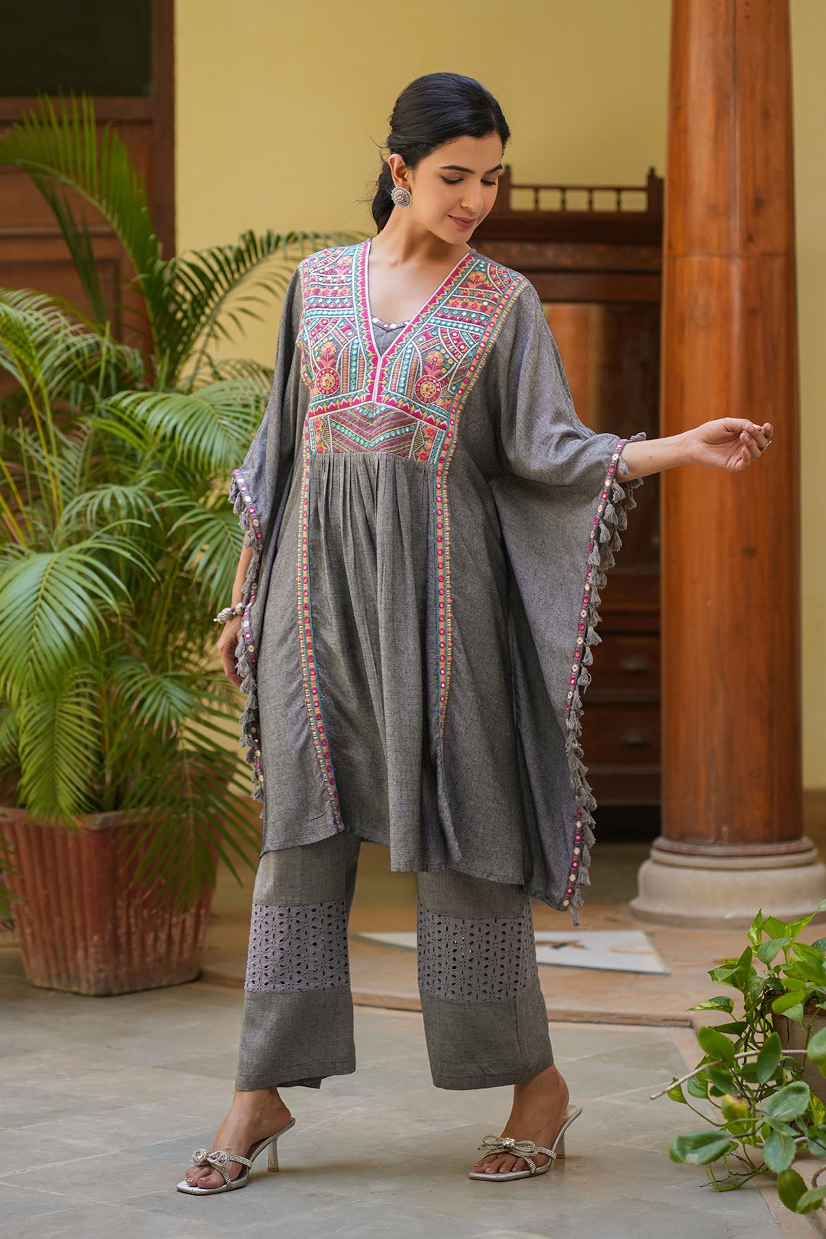 Grey Embroidered Kaftan Set With Purse